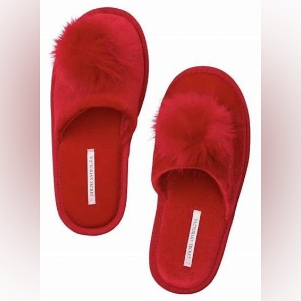 🌿 Victoria’s Secret red pom fluffy house slippers